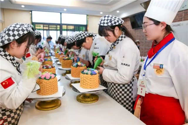 PG电子游戏郑州新东方：郑州厨师学校哪家好 选什么专业发展前景好？(图3)